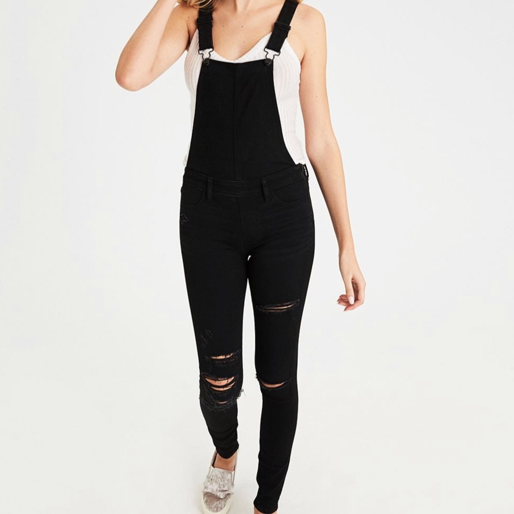 American Eagle  distressed overalls, size 00 short